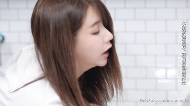 《人气网红私拍》露脸才是王道！万人追随业内第一女优Onlyfans著名大波女神吴梦梦剧情作品【厕所痴女勾引男同事3P】