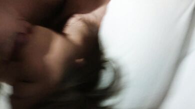 胡子大叔重金约炮大二学生妹各种姿势把玩都干出白浆了完美露脸 (2)